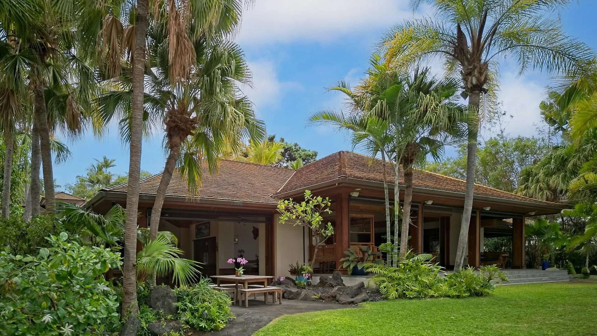 Holiday home Kbm Resorts: Kona Bay House Stunning Ocean Front Estate Home Right On Keauhou Bay Kailua-Kona