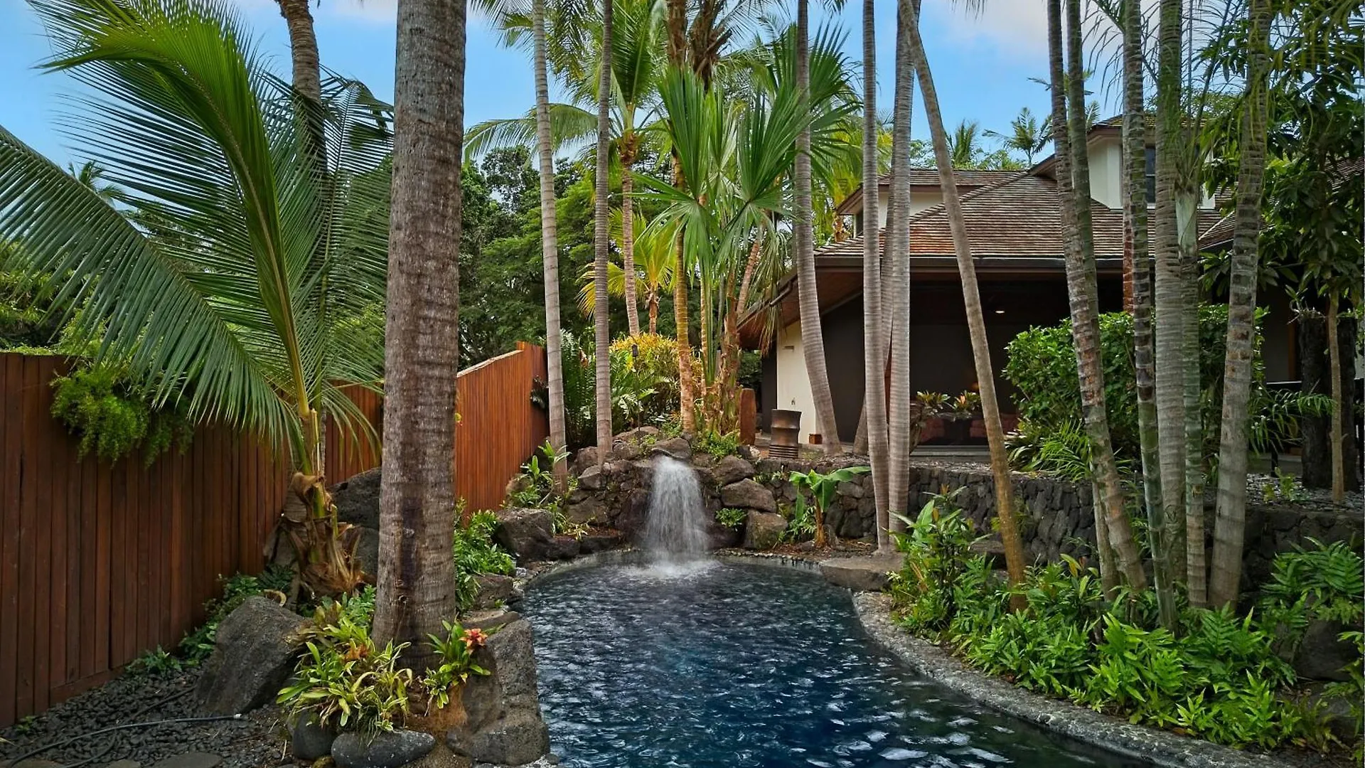Holiday home Kbm Resorts: Kona Bay House Stunning Ocean Front Estate Home Right On Keauhou Bay Kailua-Kona