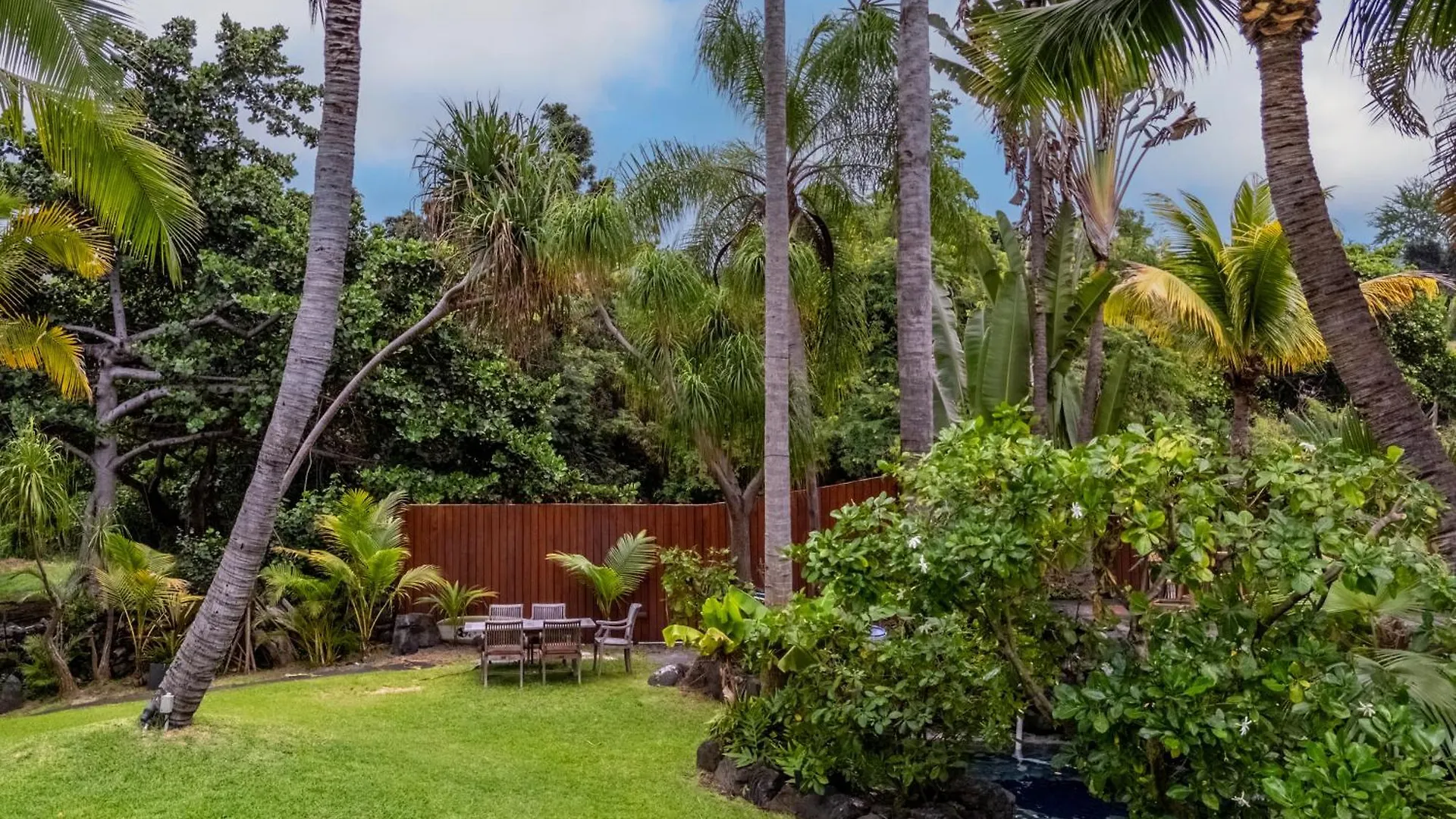 Kbm Resorts: Kona Bay House Stunning Ocean Front Estate Home Right On Keauhou Bay Kailua-Kona 0*,