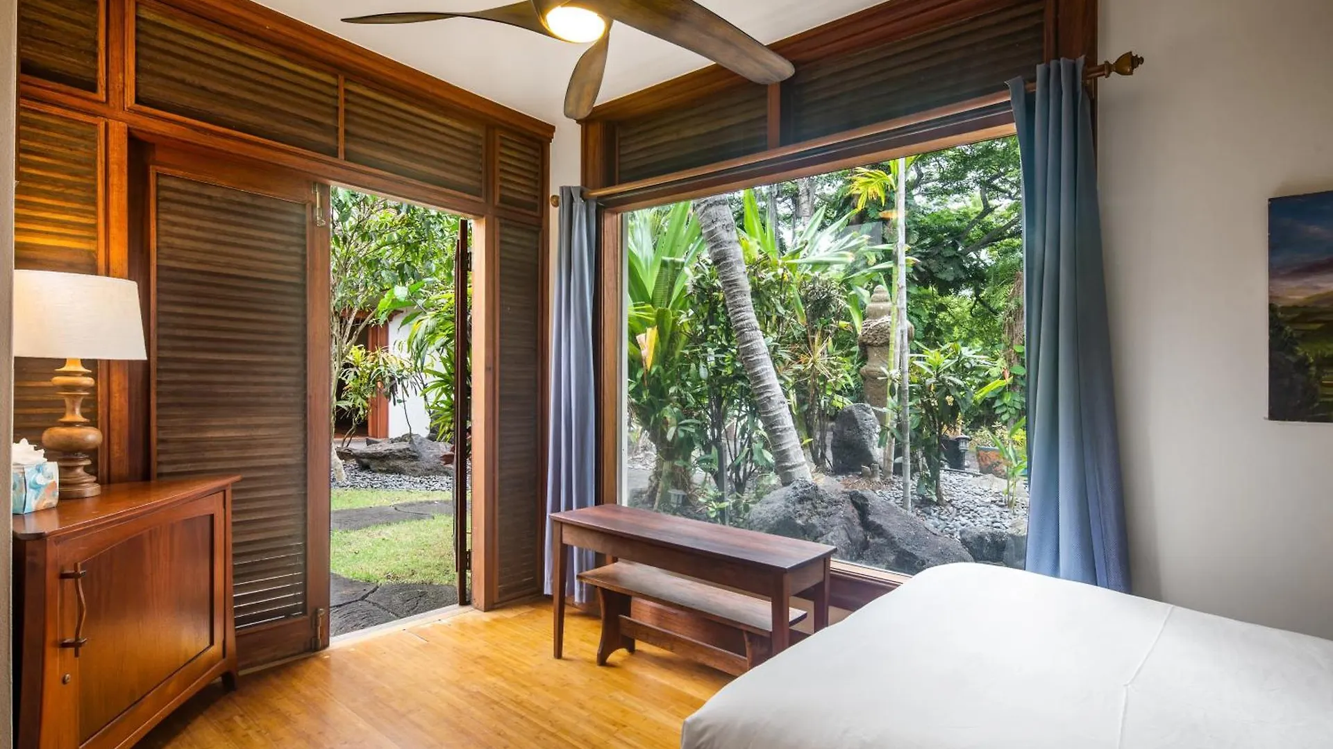 Kbm Resorts: Kona Bay House Stunning Ocean Front Estate Home Right On Keauhou Bay Kailua-Kona United States