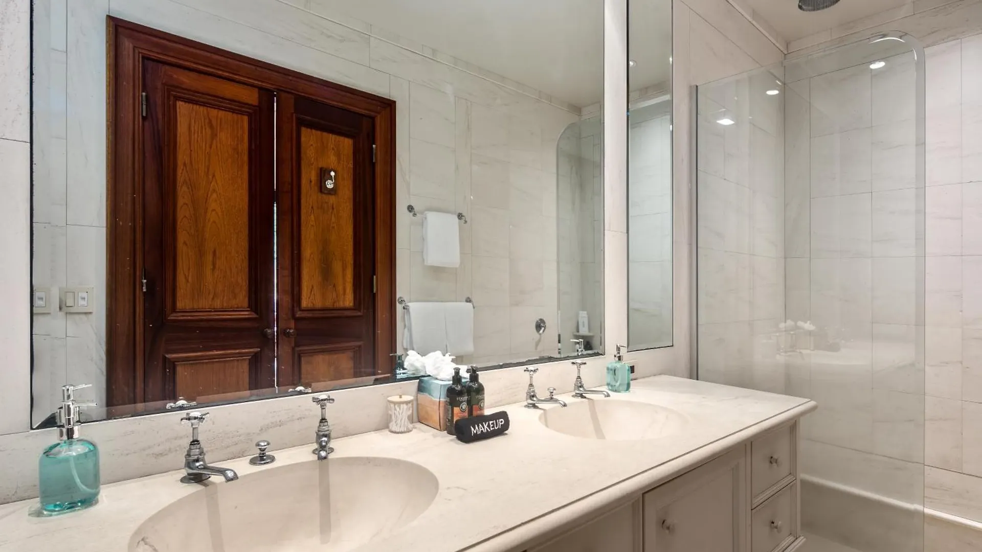 Holiday home Kbm Resorts: Kona Bay House Stunning Ocean Front Estate Home Right On Keauhou Bay Kailua-Kona United States