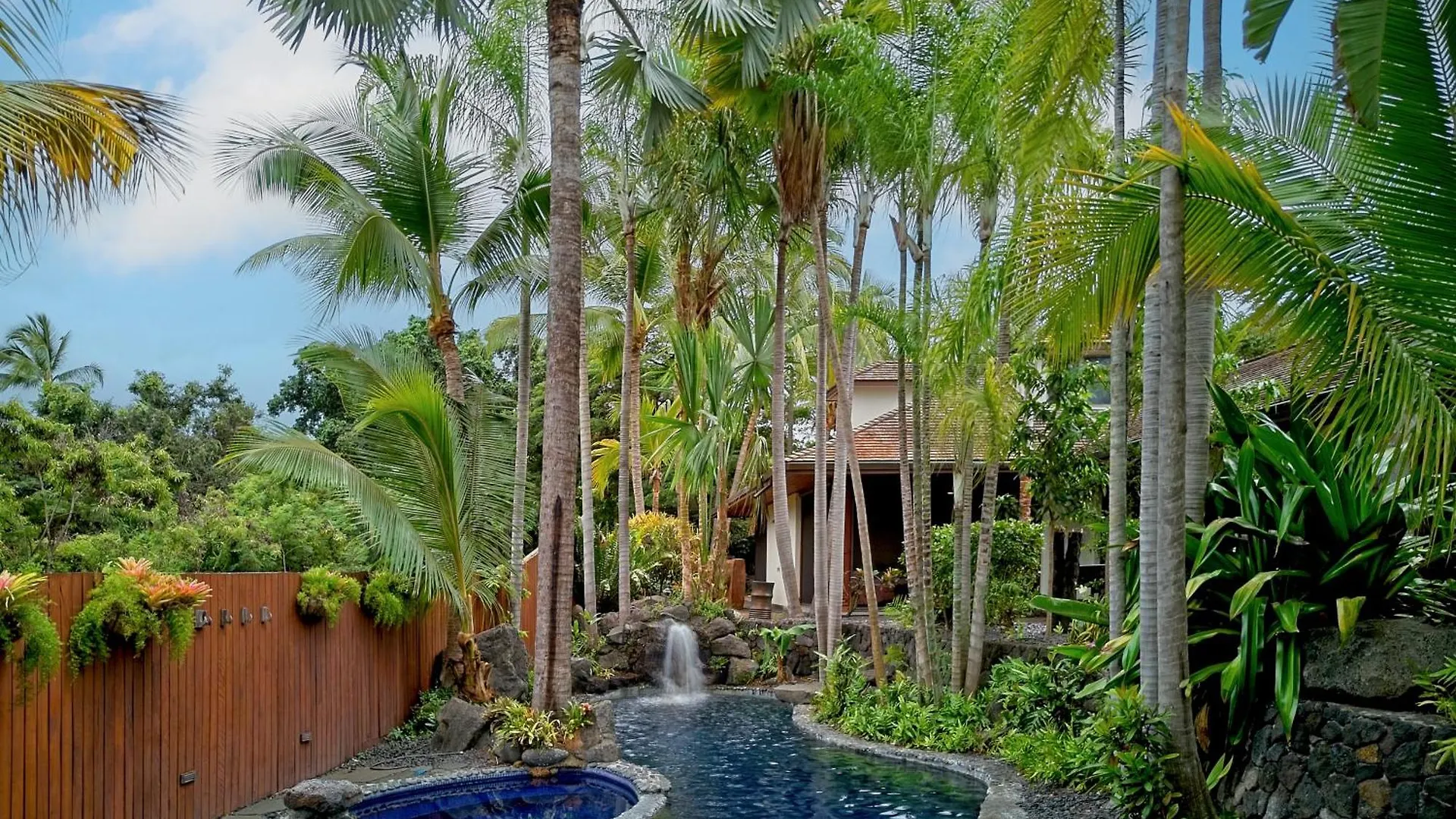Kbm Resorts: Kona Bay House Stunning Ocean Front Estate Home Right On Keauhou Bay Kailua-Kona