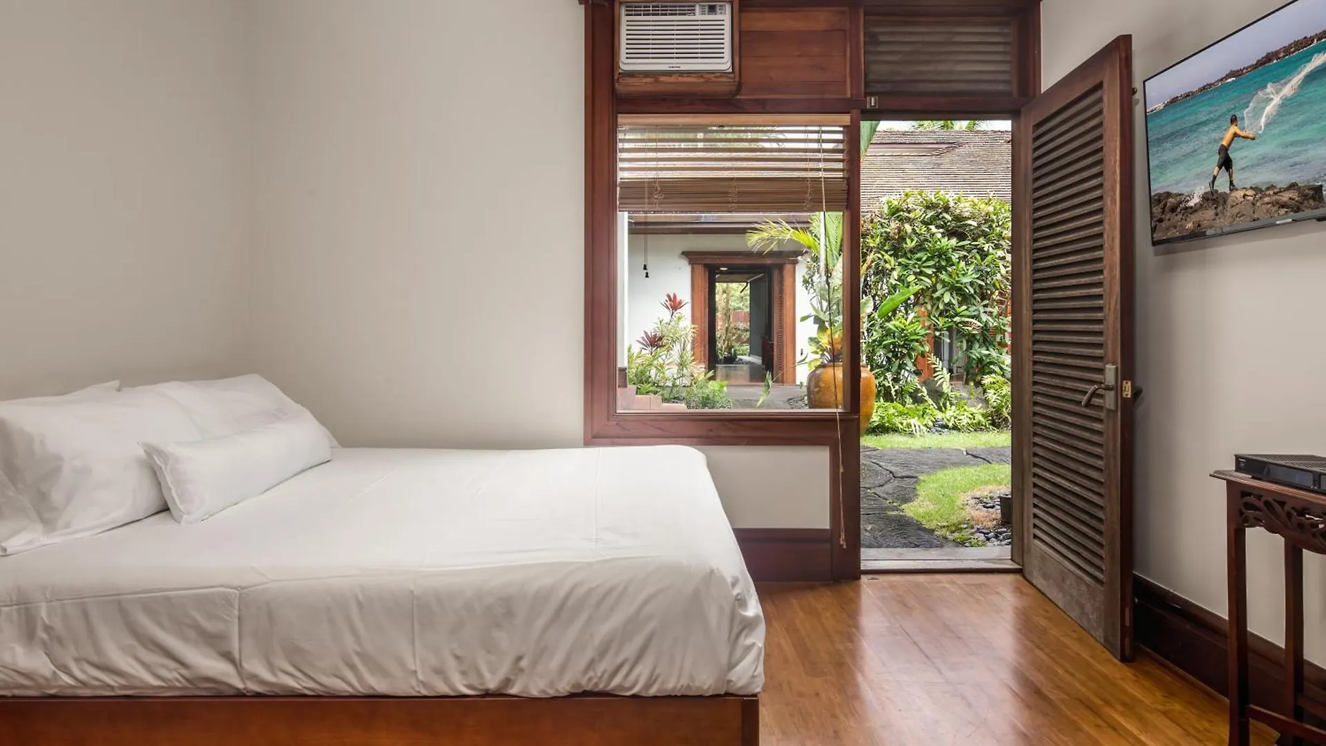 Kbm Resorts: Kona Bay House Stunning Ocean Front Estate Home Right On Keauhou Bay Kailua-Kona 0*,