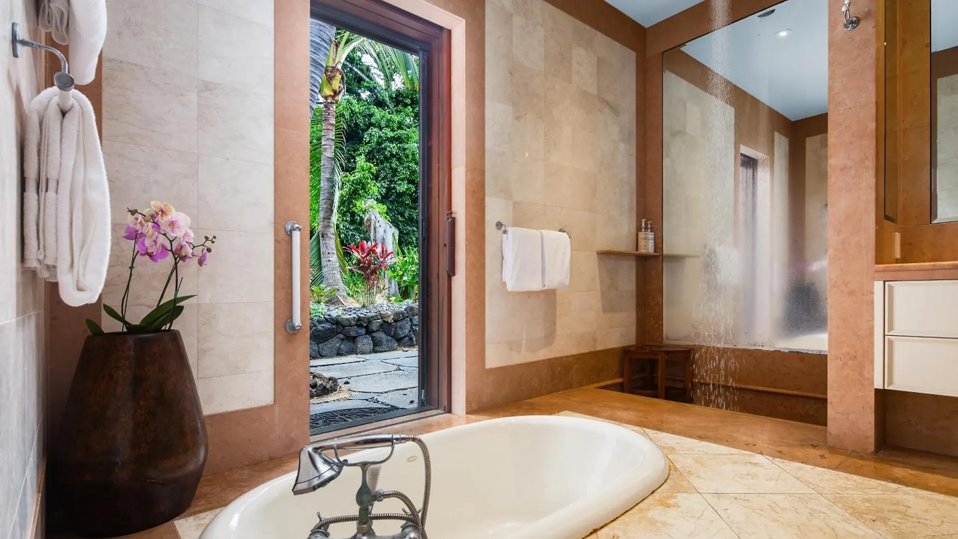 Kbm Resorts: Kona Bay House Stunning Ocean Front Estate Home Right On Keauhou Bay Kailua-Kona