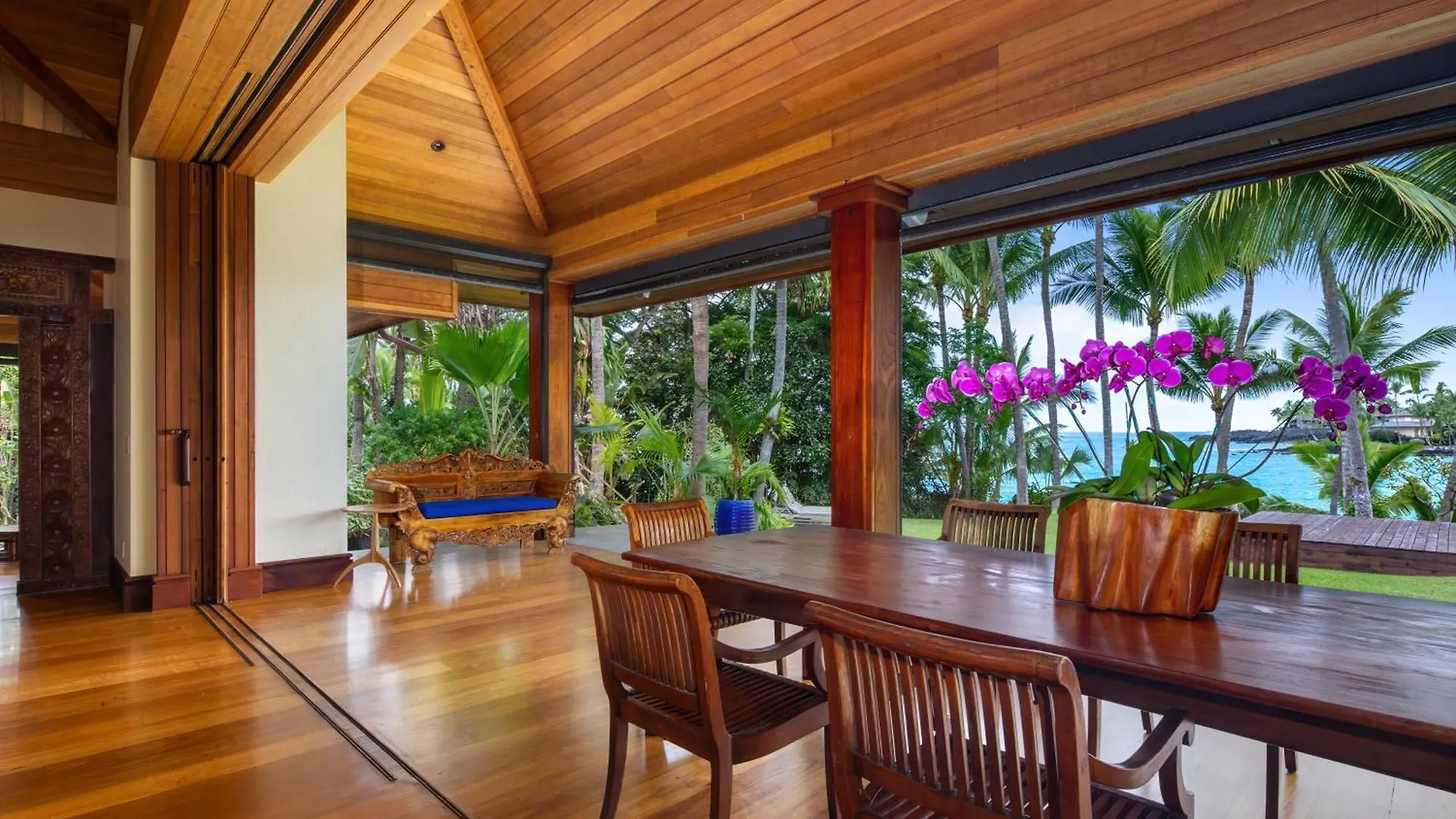 Holiday home Kbm Resorts: Kona Bay House Stunning Ocean Front Estate Home Right On Keauhou Bay Kailua-Kona United States
