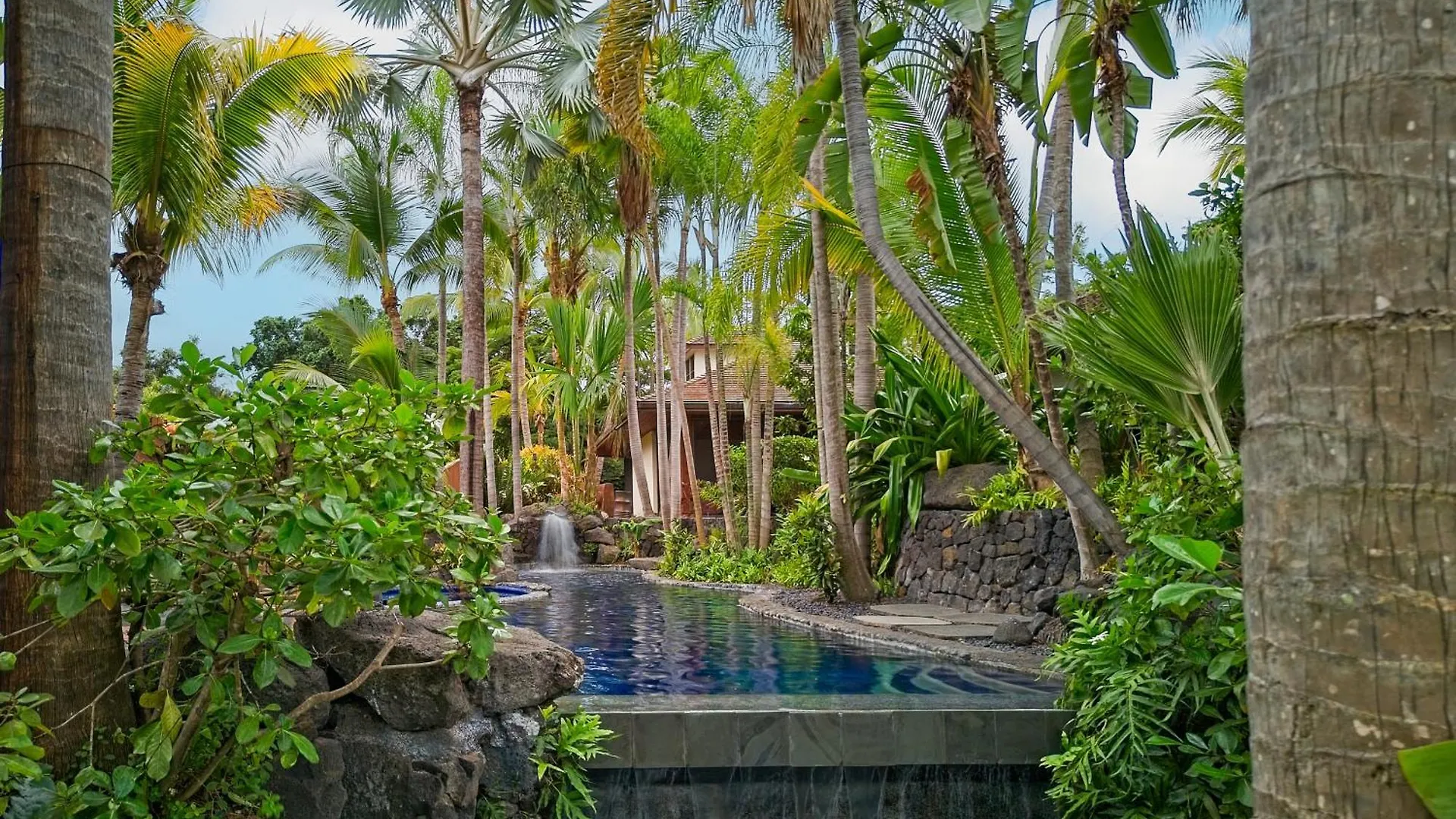 Kbm Resorts: Kona Bay House Stunning Ocean Front Estate Home Right On Keauhou Bay Kailua-Kona Holiday home